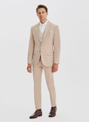 PAKO LORENTE - Gładki beżowy garnitur męski. Brązowe garnitury Pako Lorente, do pracy, m, bez wzorów, z elastanu. Za 1,099.98 zł.