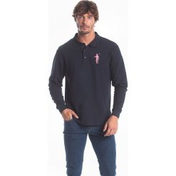 Koszulka polo w kolorze granatowym. Niebieskie koszulki polo sportowe marki Polo Club Man, bez wzorów, z bawełny, bez kołnierzyka, bez ramiączek. W wyprzedaży za 236.95 zł.