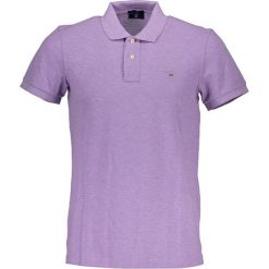 Koszulka polo w kolorze jasnofioletowym. Koszulki polo marki GANT. W wyprzedaży za 229.95 zł.