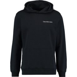Calvin Klein Jeans HOROS 2 REGULAR POPOVER Bluza z kapturem ck black. Bluzy marki Calvin Klein Jeans. W wyprzedaży za 349.30 zł.