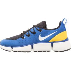 Nike Sportswear POCKET FLY Tenisówki i Trampki sport royal/white/black/varsity maize/sail. Trampki marki LACOSTE. W wyprzedaży za 367.20 zł.