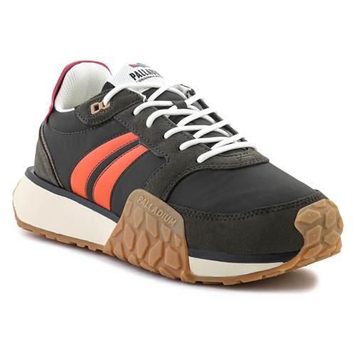 Buty do chodzenia męskie Palladium Troop Runner Flame. Czarne buty sportowe casual Palladium, bez wzorów, z materiału, bez zapięcia. W wyprzedaży za 387.70 zł.