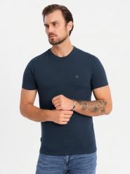 Koszulka męska SLIM FIT z okrągłym dekoltem i logotypem – granatowa V2 - Rozmiar: M. Niebieskie t-shirty Ombre Clothing, m, bez wzorów, z bawełny, bez kołnierzyka, bez ramiączek. W wyprzedaży za 24.99 zł.