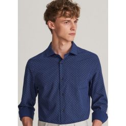 Koszula slim fit z drobnym nadrukiem - Granatowy. Koszule Reserved. Za 99.99 zł.