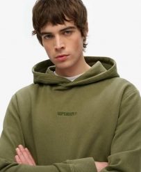 Superdry Micro Logo Hoodie – bluza z kapturem Olive Night Green. Zielone bluzy z kapturem Superdry, s, bez wzorów, z bawełny, z kapturem. Za 333.70 zł.