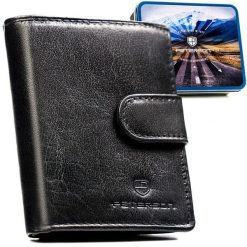 Portfel męski ze skóry naturalnej w czarnym kolorze, model zamykany zatrzaskiem - Peterson. Czarne portfele Peterson, bez wzorów, ze skóry. Za 108.00 zł.