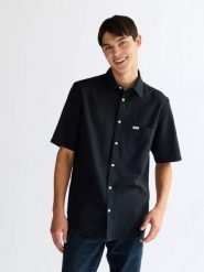 MESKA KOSZULA WRANGLER SS 1 PKT SHIRT BLACK 112362729. Czarne koszule Wrangler, m, bez wzorów, bez kołnierzyka, bez ramiączek. Za 119.99 zł.