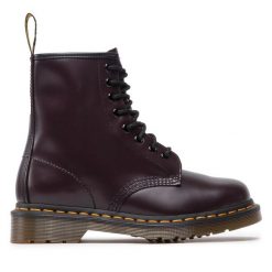 Glany Dr. Martens. Czerwone trapery Dr. Martens, bez zapięcia. Za 649.99 zł.