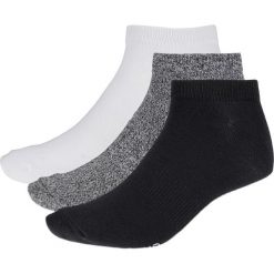 Skarpetki męskie (3 pary) SOM600A - biały + średni szary melanż + głęboka czerń - Outhorn. Skarpety marki Outhorn. Za 19.99 zł.