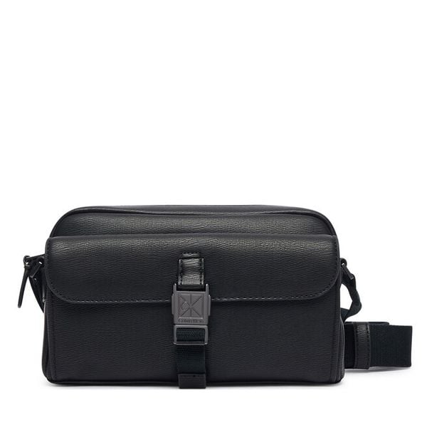 Saszetka Calvin Klein. Czarne saszetki i nerki CALVIN KLEIN, bez wzorów. Za 409.99 zł.