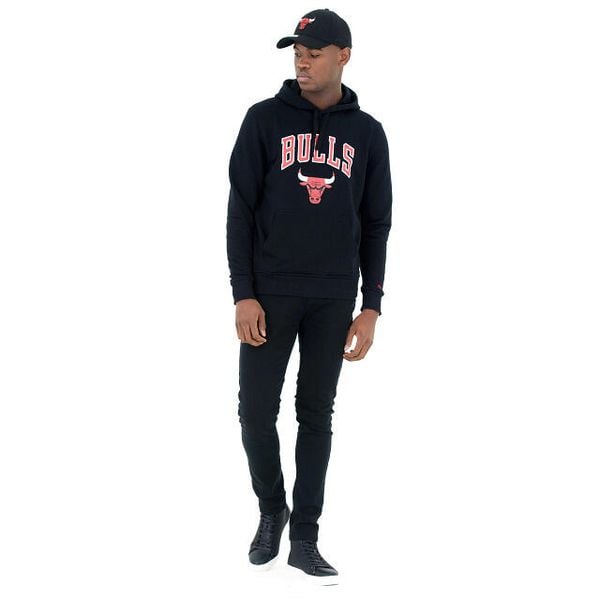 Bluza z kapturem Chicago Bulls. Czarne bluzy New Era, m, bez wzorów, z bawełny, z kapturem. Za 294.50 zł.