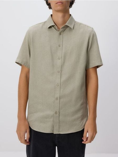 Koszula regular z domieszką wiskozy - oliwkowy. Zielone koszule Reserved, l, bez wzorów, z bawełny, bez kołnierzyka, bez ramiączek. Za 129.99 zł.