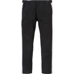 Spodnie garniturowe z paskiem z boku Slim Fit Straight bonprix czarny. Eleganckie spodnie marki Under Armour. Za 109.99 zł.