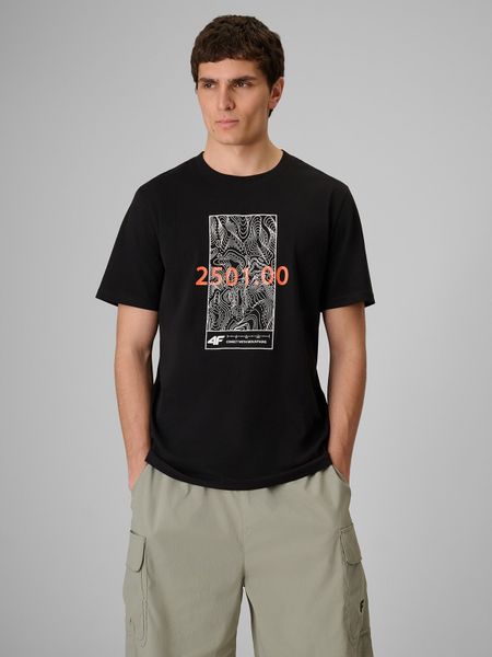 4F T-shirt regular z nadrukiem męski - czarny M. Czarne t-shirty 4F, m, bez wzorów, z materiału, bez kołnierzyka, bez ramiączek. Za 69.99 zł.