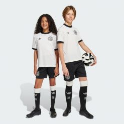 Szorty Germany Anniversary. Białe szorty Adidas, bez wzorów, z materiału, sportowe. Za 179.00 zł.