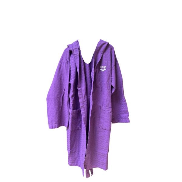 Szlafrok Arena Losange. Fioletowe szlafroki Arena, l, bez wzorów, bez ramiączek, bez kaptura. Za 312.50 zł.