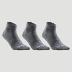 Skarpety sportowe RS160 mid 3 pary. Szare skarpetki sportowe ARTENGO, bez wzorów, z bawełny. Za 34.99 zł.