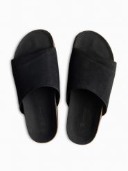 Męskie klapki z naturalnego zamszu na korkowej podeszwie - camel V1. Czarne klapki Ombre Clothing, z jeansu. W wyprzedaży za 349.99 zł.