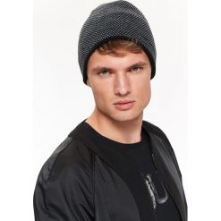 CZAPKA MĘSKA. Czapki zimowe marki TOP SECRET. W wyprzedaży za 24.99 zł.