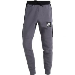 Nike Sportswear AIR JOGGER Spodnie treningowe dark grey/black/white. Joggery i bojówki marki Nike Sportswear. Za 249.00 zł.