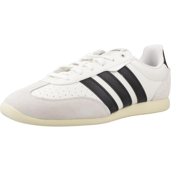 Buty ADIDAS JR4618 Biały. Białe buty turystyczne Adidas, bez wzorów, z tkaniny, bez zapięcia, trekkingowe. Za 304.65 zł.
