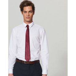 Elegancka koszula z tkaniny poplin - Biały. Koszule marki Under Armour. W wyprzedaży za 39.99 zł.