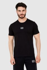 EA7 Czarny t-shirt męski z naszywką z logo. Czarne t-shirty EA7 Emporio Armani, m, z aplikacjami, bez kołnierzyka, bez ramiączek. W wyprzedaży za 199.99 zł.