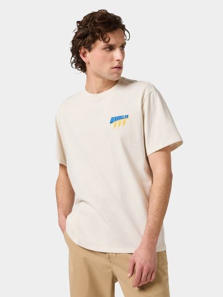 MESKA KOSZULKA WRANGLER SMALL GRAPHIC TEE VINTAGE WHITE 112362893. Białe t-shirty Wrangler, xl, bez wzorów, bez kołnierzyka, bez ramiączek. Za 69.99 zł.