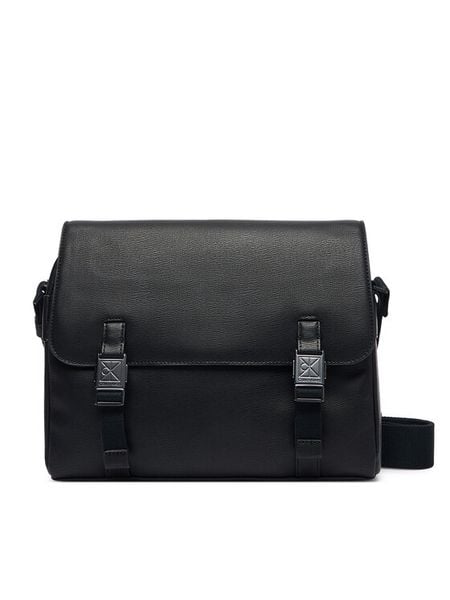Calvin Klein Saszetka Emblem Hw Flap Messenger LV04D3508G Czarny. Czarne saszetki i nerki CALVIN KLEIN, bez wzorów, ze skóry. Za 649.99 zł.