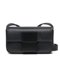 Saszetka Calvin Klein. Czarne saszetki i nerki CALVIN KLEIN, bez wzorów. Za 219.99 zł.