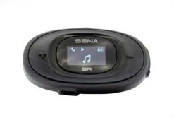 Interkom motocyklowy Sena 5R-01D 5R Bluetooth 5.1 700m z wyświetlaczem LCD i uniwersalnym zestawem mikrofonów na 2 kaski. Słuchawki bezprzewodowe SENA. Za 1,169.99 zł.