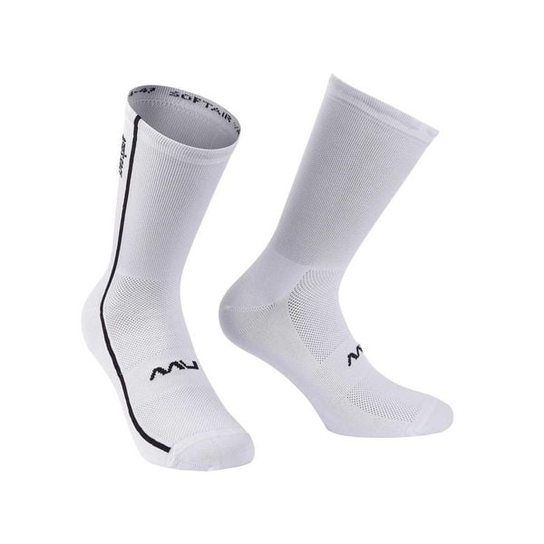 Skarpety rowerowe NORTHWAVE Apres Race Sock 18 cm biały. Białe skarpety Northwave, bez wzorów. Za 39.00 zł.