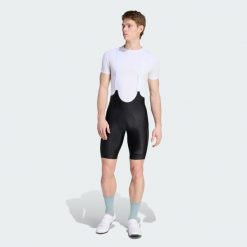 KOLARSKIE SPODENKI NA SZELKACH Z WKŁADKĄ ESSENTIALS TYPU CARGO. Czarne spodenki rowerowe Adidas, m, bez wzorów, z elastanu, na fitness i siłownię. Za 569.00 zł.