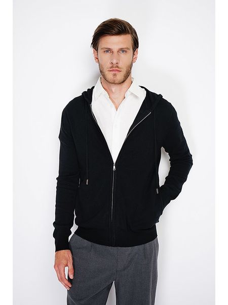 William de Faye Kardigan w kolorze czarnym rozmiar: 46. Czarne swetry rozpinane William de Faye, bez wzorów, z kaszmiru, bez kołnierzyka, bez ramiączek. Za 195.99 zł.