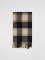 Szalik z wiskozą - czarny. Czarne szaliki Reserved, bez wzorów, z wiskozy. Za 79.99 zł.