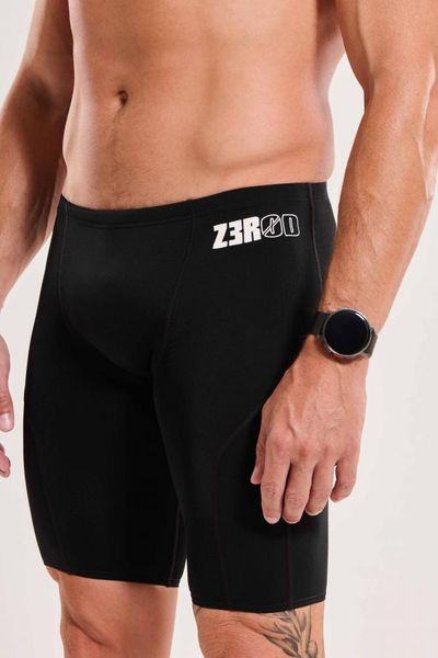 Spodenki treningowe do kolan Zerod Anthracite. Czarne krótkie spodenki sportowe ZEROD, l, bez wzorów, z elastanu. Za 215.00 zł.
