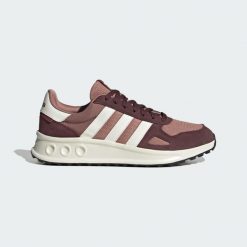 Buty Run 84. Białe buty do biegania Adidas, bez wzorów, bez zapięcia. W wyprzedaży za 318.50 zł.