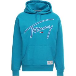 Tommy Jeans SIGNATURE HOODY Bluza z kapturem enamel blue. Bluzy marki Tommy Jeans. Za 419.00 zł.