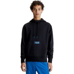 Bluza z kapturem Calvin Klein Logo Hoodie, Mężczyźni. Czarne bluzy CALVIN KLEIN, m, bez wzorów, z bawełny, z kapturem. Za 590.00 zł.