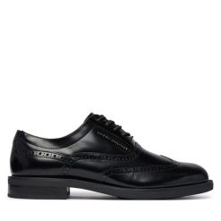 Półbuty Tommy Hilfiger. Czarne eleganckie półbuty Tommy Hilfiger, bez wzorów, bez obcasa, bez zapięcia. Za 699.99 zł.
