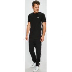 Fila - Spodnie. Spodnie materiałowe marki Fila. W wyprzedaży za 279.90 zł.