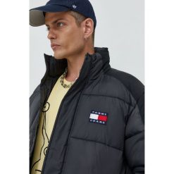 Tommy Jeans kurtka męska kolor czarny zimowa. Czarne kurtki Tommy Jeans, na zimę, l, bez wzorów, z jeansu, bez kaptura. W wyprzedaży za 839.99 zł.