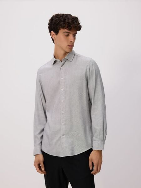 Gładka koszula regular fit - granatowy. Niebieskie koszule Reserved, l, bez wzorów, z bawełny, bez kołnierzyka, bez ramiączek. W wyprzedaży za 69.99 zł.