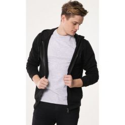 Czarna Bluza Nearby. Bluzy z kapturem marki Born2be. Za 89.99 zł.