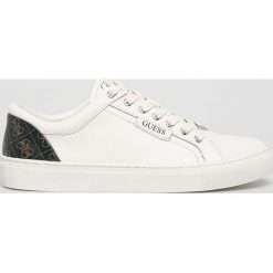 Guess Jeans - Buty. Białe buty sportowe casual Guess Jeans, z aplikacjami, z gumy, z okrągłym noskiem, bez zapięcia. Za 459.90 zł.