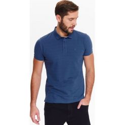 T-SHIRT POLO MĘSKI Z KONTRASTOWYMI WSTAWKAMI. Niebieskie koszulki polo sportowe TOP SECRET, na lato, l, bez wzorów, z dzianiny, bez kołnierzyka, bez ramiączek. W wyprzedaży za 29.99 zł.