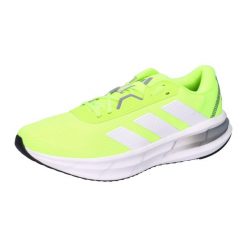 Buty do biegania adidas Galaxy 7. Zielone buty do biegania Adidas, bez wzorów, z syntetyku, bez zapięcia, do biegania. Za 250.00 zł.