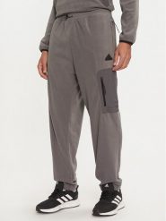 Adidas Spodnie dresowe City Escape Polar IY1498 Szary Regular Fit. Szare bluzy z polaru Adidas, m, bez wzorów, z dresówki, bez kaptura. Za 139.99 zł.