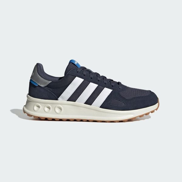 Buty Run 84. Białe buty do biegania Adidas, bez wzorów, bez zapięcia. Za 340.70 zł.