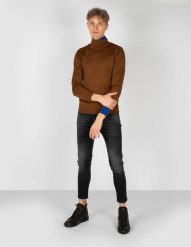Takeshy Kurosawa Sweter "Turtle Neck" | 83158| Dolcevita Intarsio | Mężczyzna | Brązowy. Brązowe swetry nierozpinane Takeshy Kurosawa, m, bez wzorów, z dzianiny, bez kołnierzyka, bez ramiączek. W wyprzedaży za 329.00 zł.